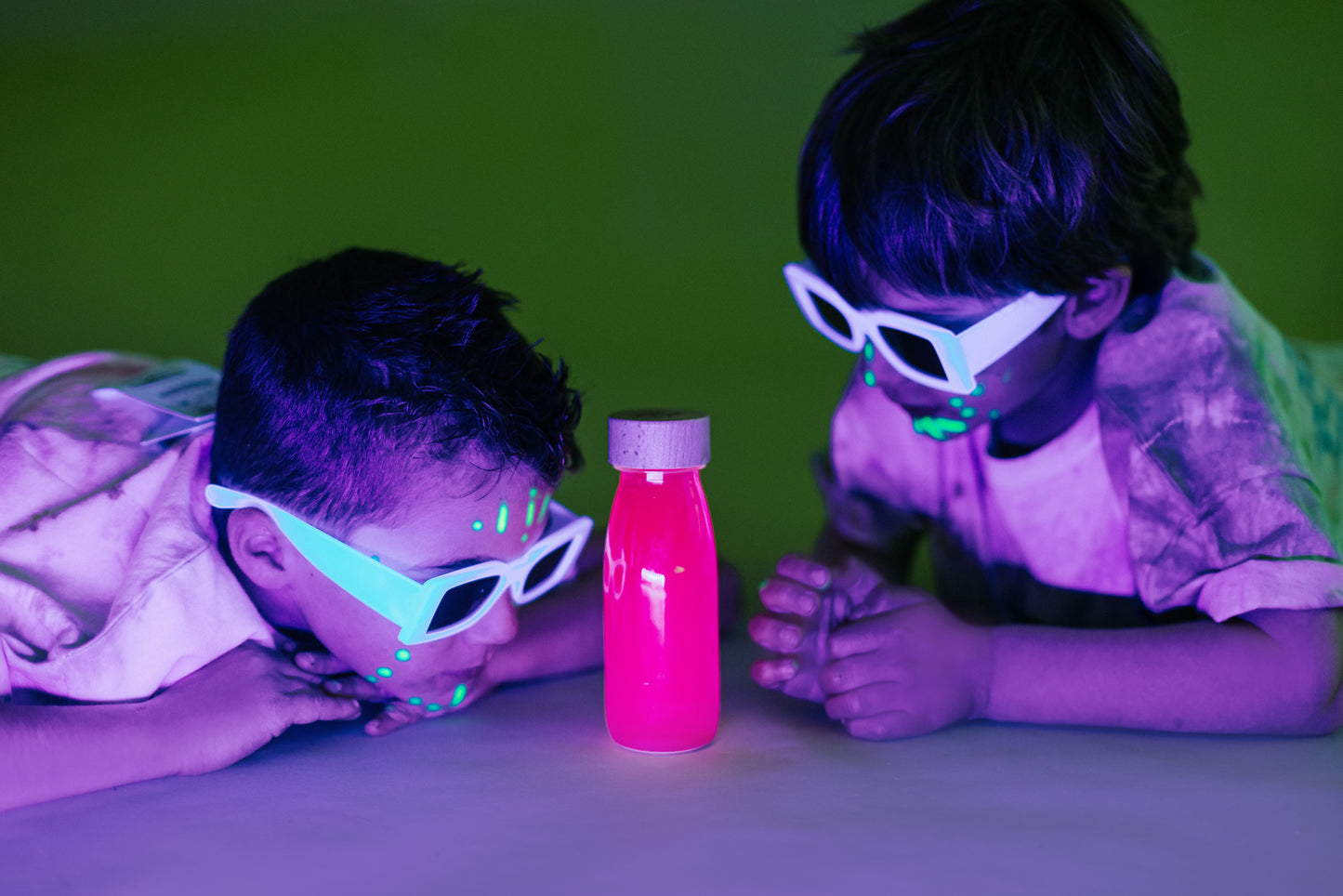 Petit Boum Sensory Toy Bottle Float - Fluo Pink