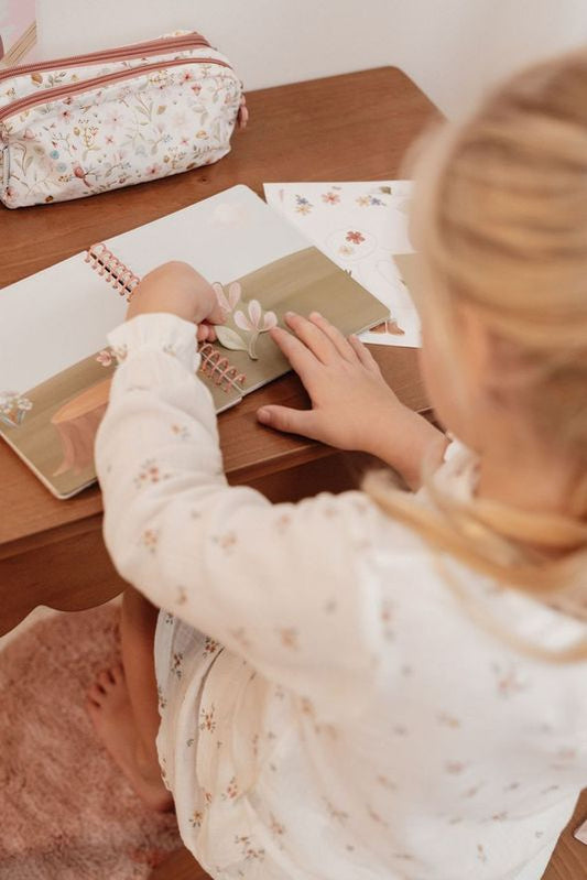 Dress me up book - Fairy Garden