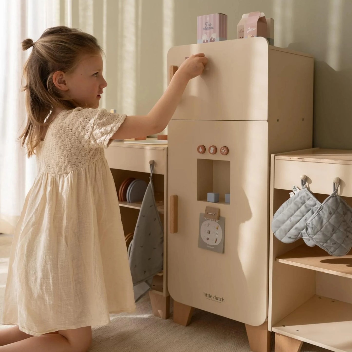 Little Dutch Wooden Fridge & accessories