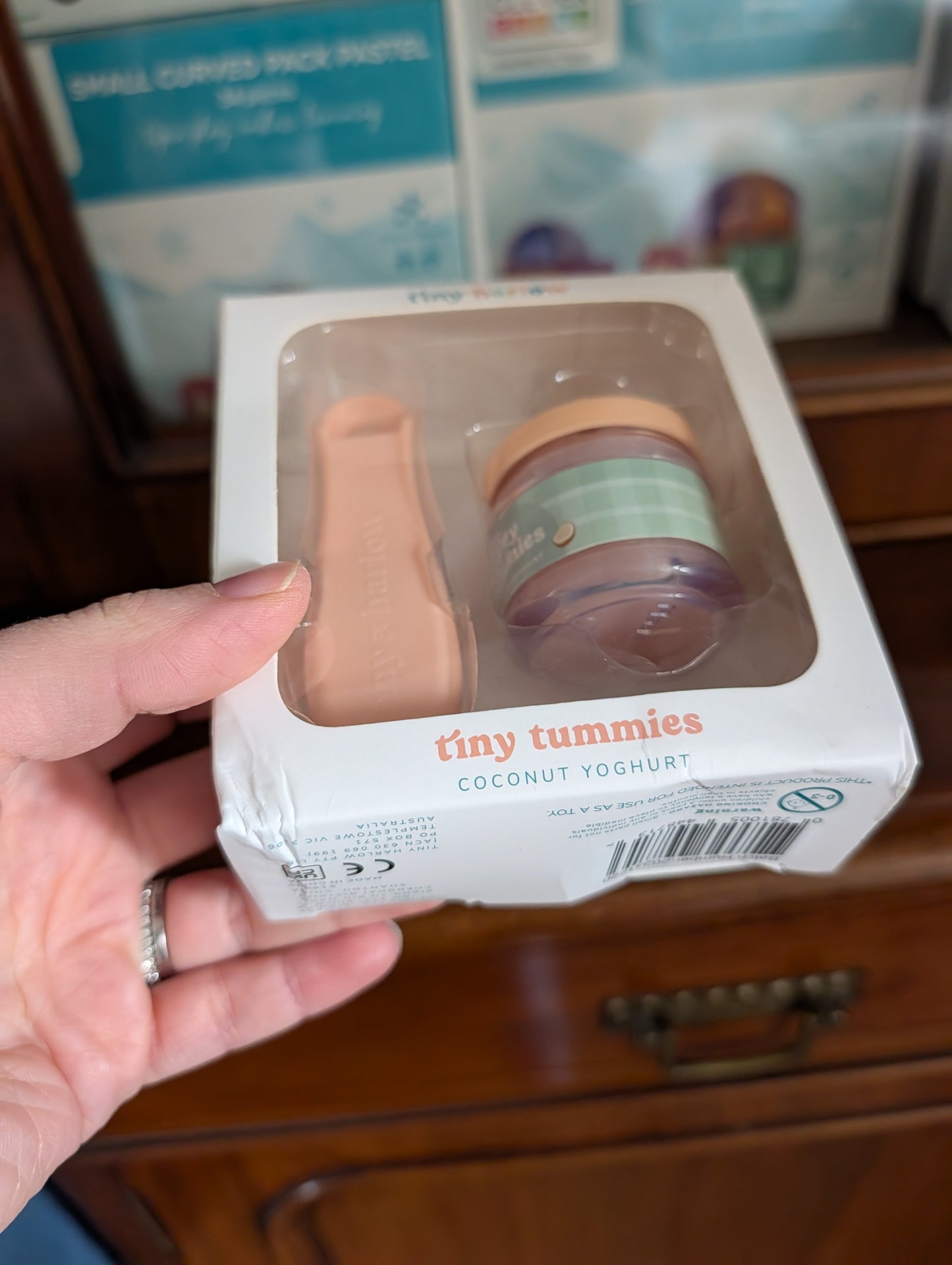 Tiny Harlow coconut - damaged packaging