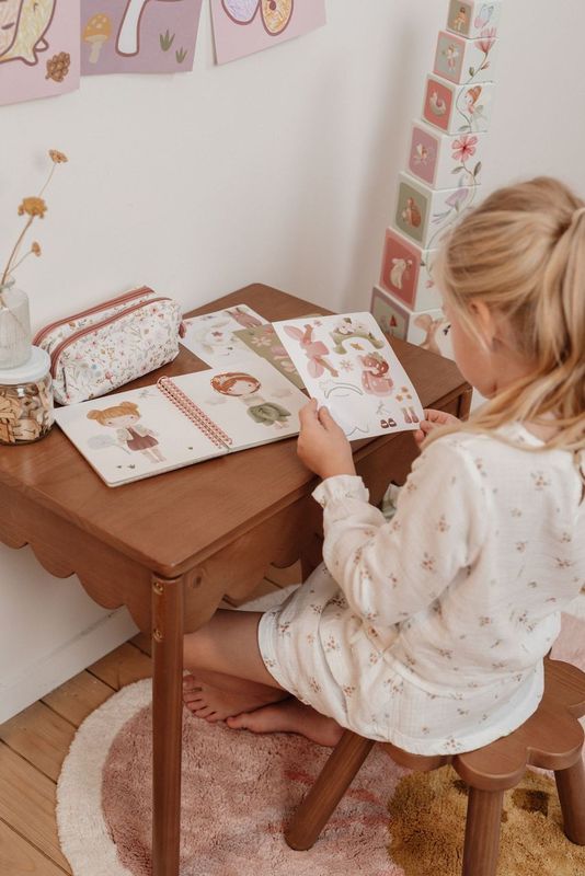 Dress me up book - Fairy Garden